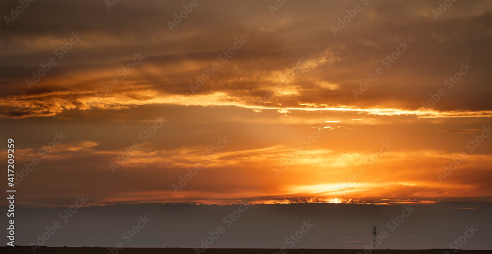 Naklejka premium Wonderful orange sunset over the sea. Beautiful landscape.