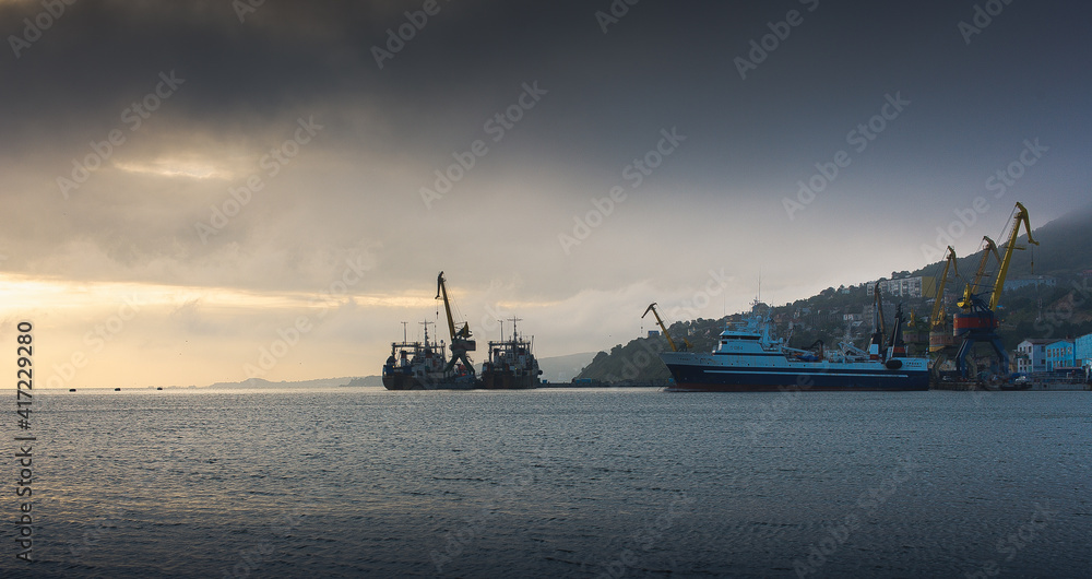 Fototapeta premium ship in the harbor