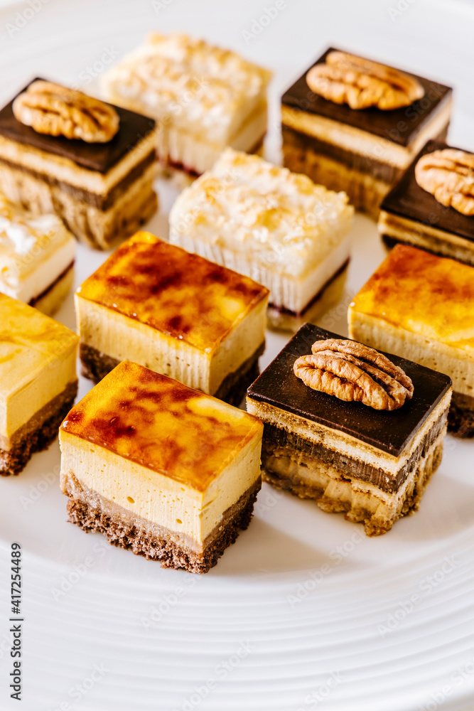 Mini cakes and cheesecakes Mini cakes and cheesecakes