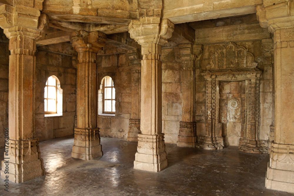 Mihrab and pillars inside Saher ki Masjid (Bohrani), Champaner-Pavagadh Archaeological Park, Gujarat, India