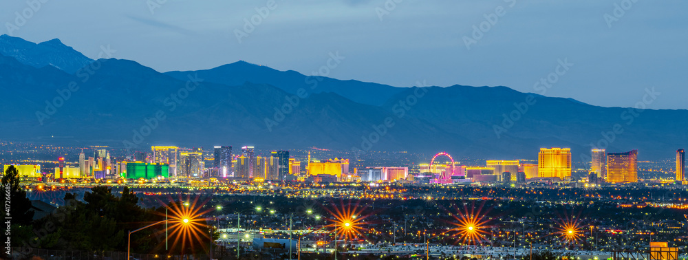 Fototapeta premium Las Vegas skyline at night 