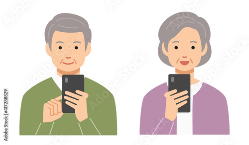スマホを操作する笑顔の高齢者