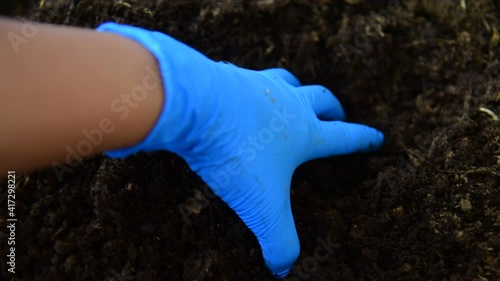 Organic fertiliser with worm.
