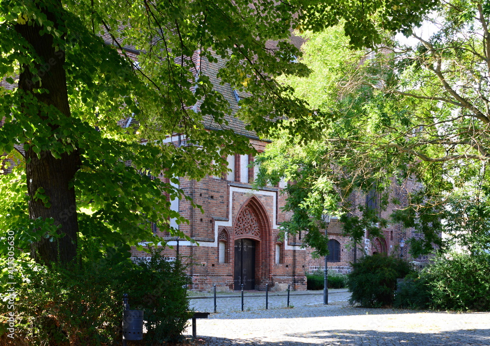 Obraz premium Kirche in der Stadt Brandenburg an der Havel