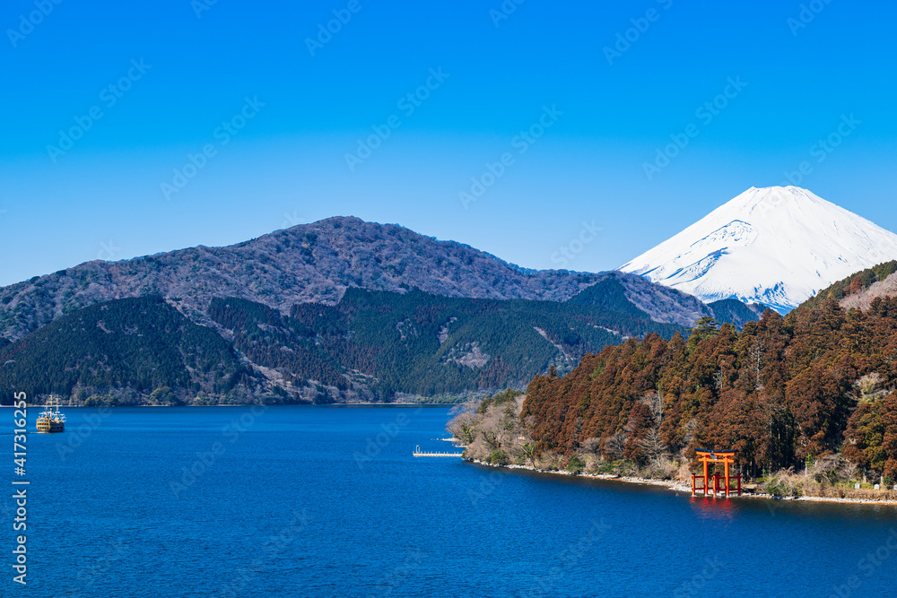 芦ノ湖と富士山　冬景