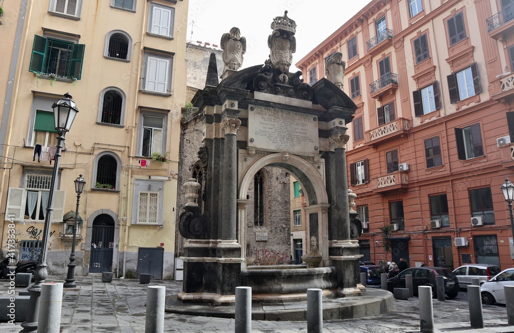 Napoli - Fontana della Selleria in Piazzetta Grande Archivio