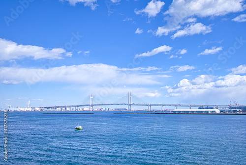 横浜ベイブリッジと海と青空(1)