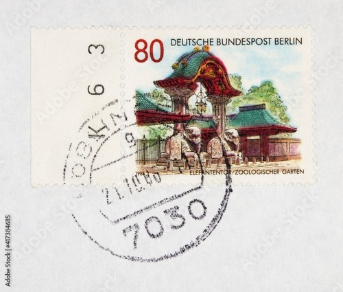 briefmarke stamp gestempelt used frankiert cancel vintge retro alt old zoo post letter mail brief elefantentor zoologischer garten berlin 80 eingang entrance k63 photo