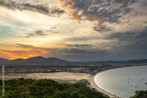 fim de tarde maravilhoso com nuvens coloridas pelo por do sol em Florianópolis