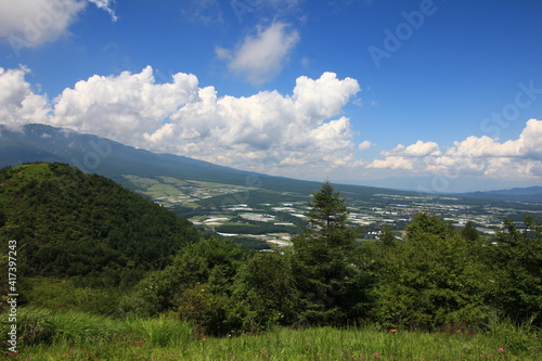 野辺山高原 高台から見た緑の盆地