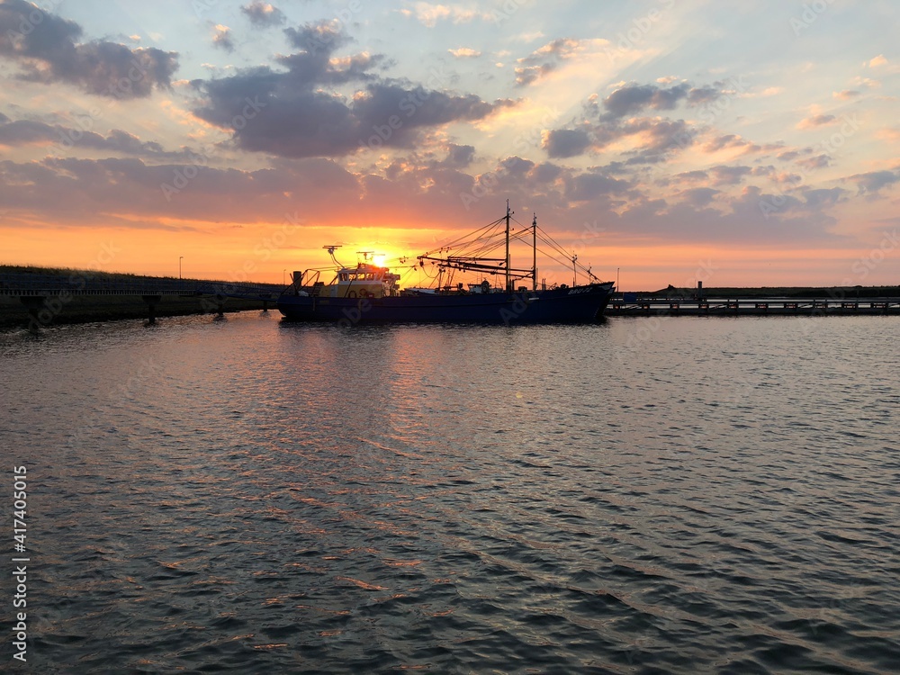 Sonnenuntergang im Hafen.