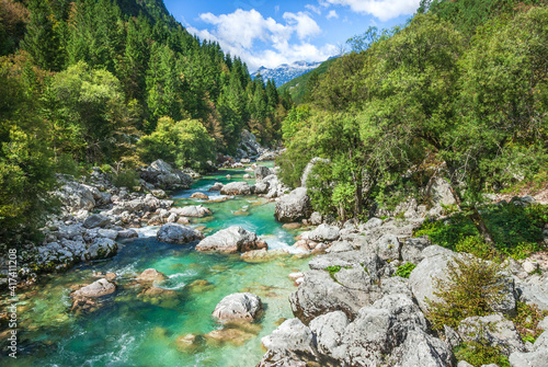 Tableau sur toile wildromantischer Flusslauf der Soca in den julischen Alpen