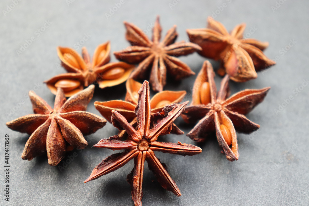 SET OF FRAGRANT SPICES