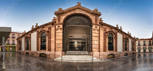 Fotografía Main gate of the Market square in Almeria, called Mercado Central (Central Market) historical building built in the 19th century in the architectural style Iron Architecture