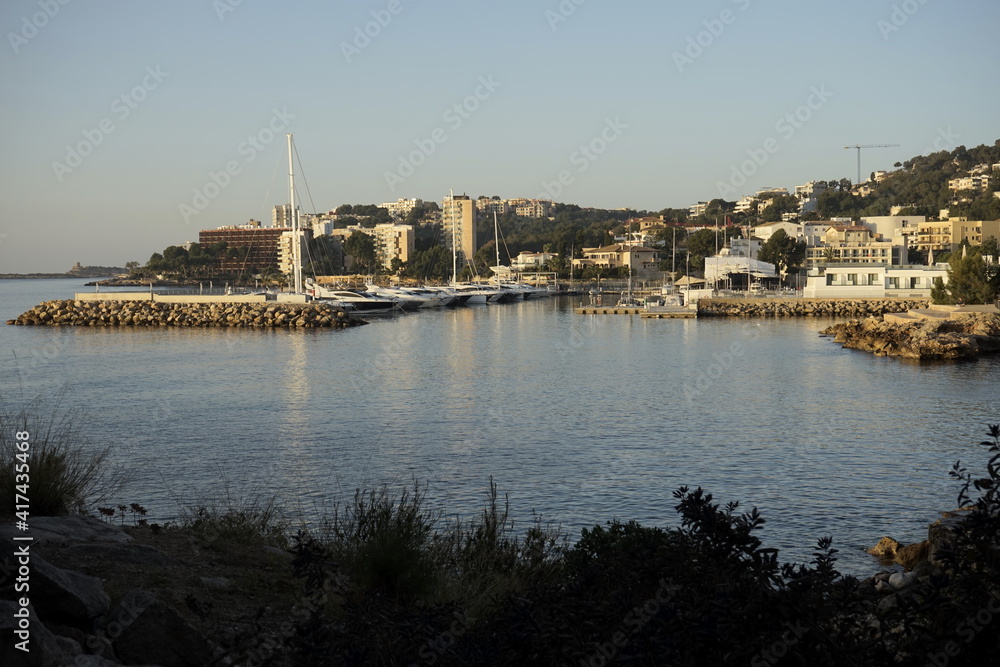 club nautico puerto pequeño mediterraneo