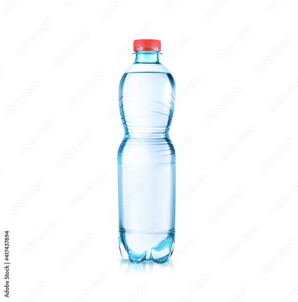 Naklejka premium Plastic bottle of still clean water isolated on white background 