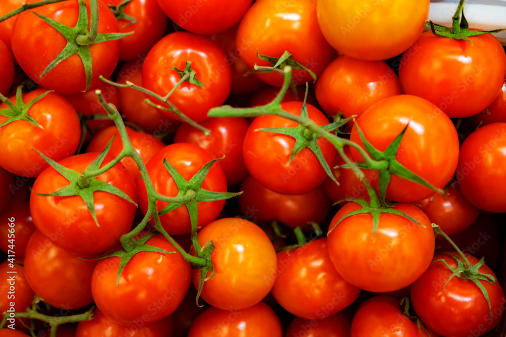 tomatoes in the grocery store, with a shallow depth of field, top view, close up tomatoes in the grocery store, with a shallow depth of field, top view, close up