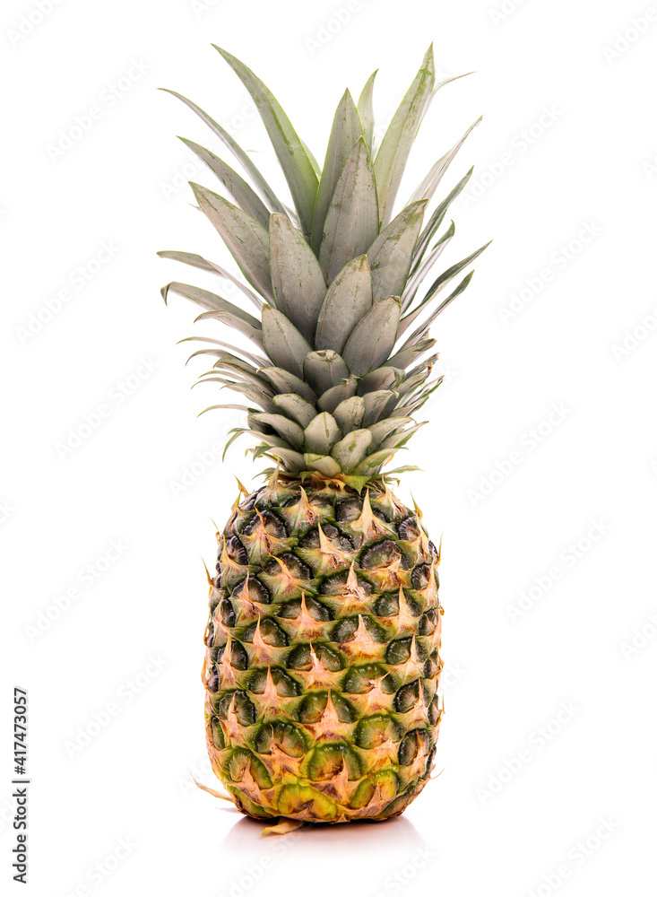 Fototapeta premium ripe pineapple. Isolate on white background 