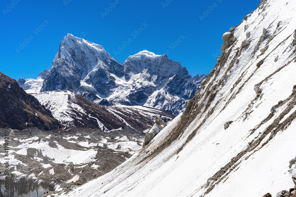 Beautiful landscape of Himalayas mountains. Everest Base Camp trek. Way from Gokyo to Dragnag.