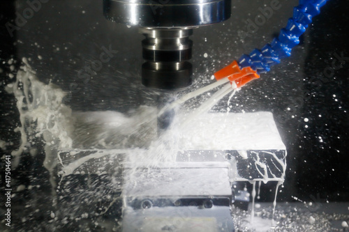 Cuadro en lienzo milling process with coolant on a CNC machine