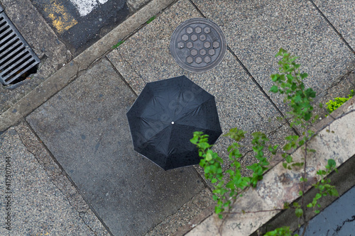 parasol pedestrian street © Javier Calvete