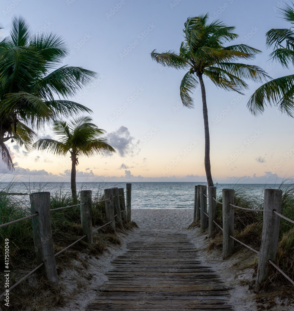 Obraz premium Sunrise in Key West at Smathers Beach.