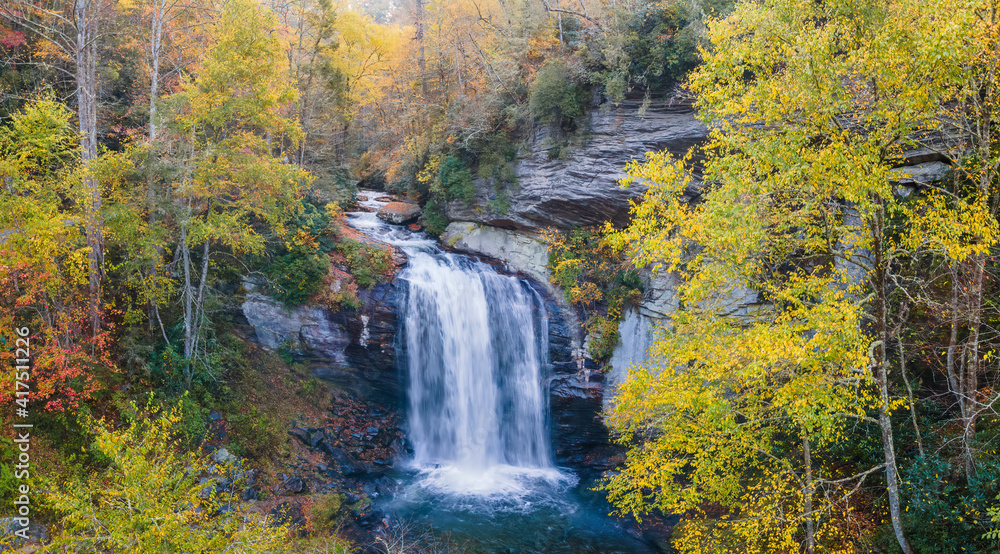 Fototapeta premium Autumn view of Looking Glass Falls in the Pisgah National Forest near brevard