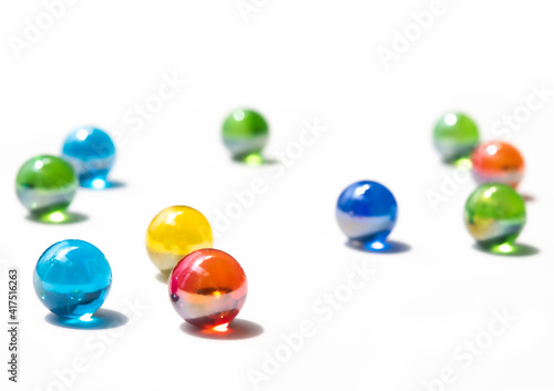 ビー玉　白背景