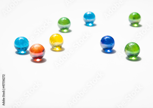 ビー玉　白背景