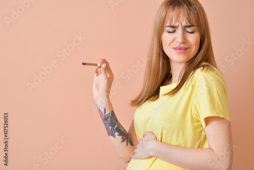 Disgusted pregnant woman wi...