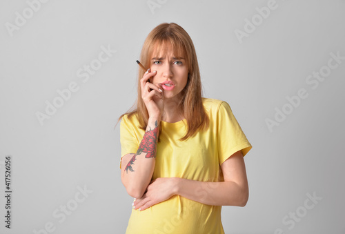 Confused pregnant woman wit...