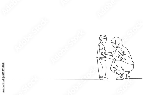 Continuous one line drawing of young Arabian mom giving talk  advising to her boy good thing. Happy Islamic muslim parenting family concept. Dynamic single line graphic draw design vector illustration