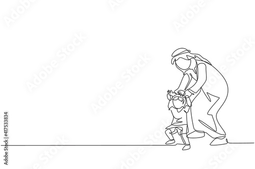 Single continuous line drawing of young Arabian father holding his son's hand who learn to walk. Islamic muslim happy family fatherhood concept. Trendy one line draw design vector illustration