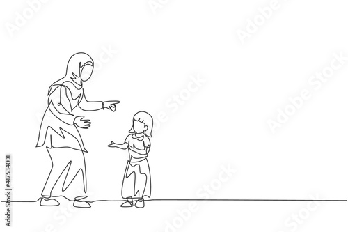One continuous line drawing of young Arabian mom talk and reprimand her daughter's attitude. Happy Islamic muslim loving parenting family concept. Dynamic single line draw design vector illustration