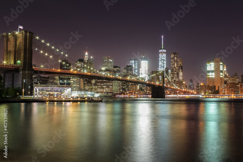 Manhattan skyline from Brooklyn Heitz in New-York City  © PIKSL