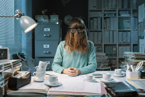 Fotografi Office worker insane from overwork