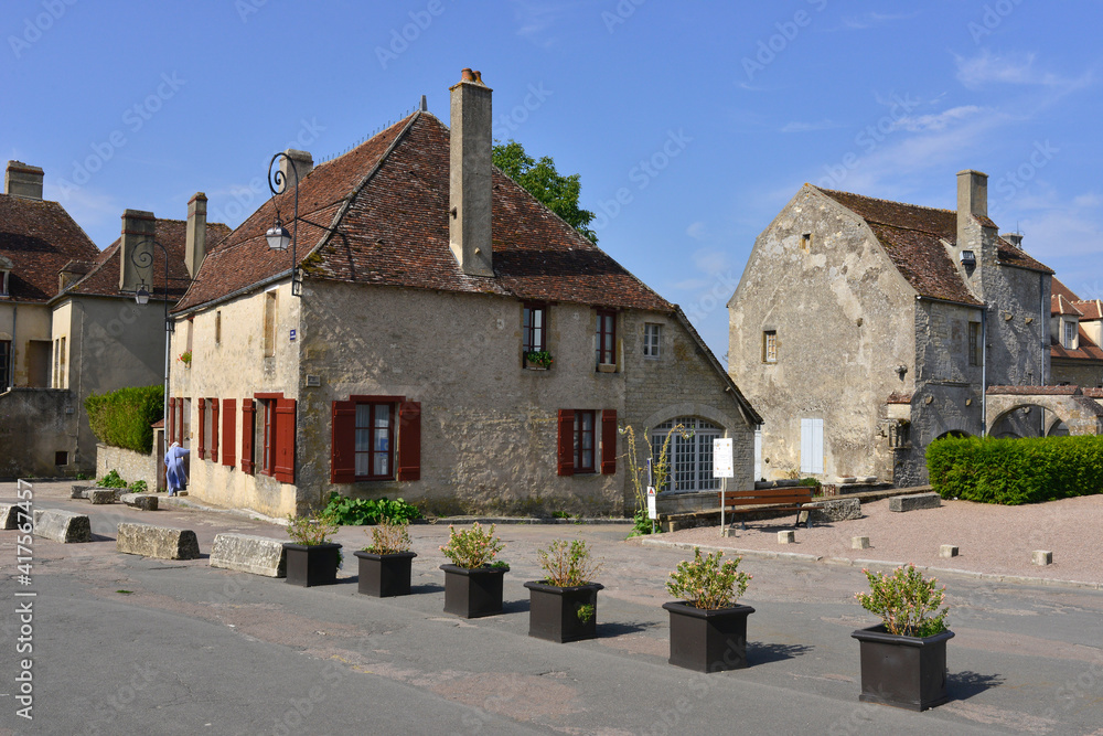 Les maisons médiévales de Vézelay (89450) et la petite soeur, département de l'Yonne en région Bourgogne-Franche-Comté, France
