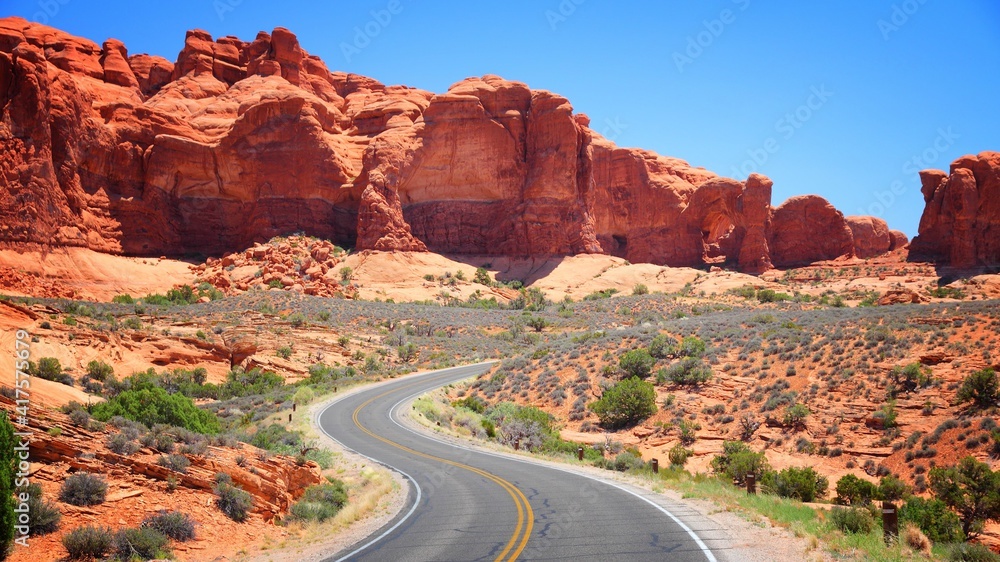 Fototapeta premium Arches Scenic Drive in Arches National Park. American landscape in Utah.
