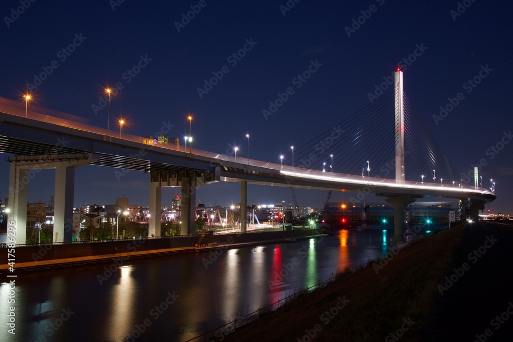 Fototapeta premium 葛飾ハープ橋のある風景 夜景