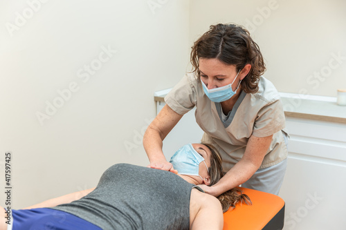 Konstfotografi Physiotherapist and patient in Global Postural Re-education session, with pandemic protection mask
