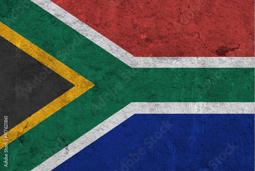Fahne von Südafrika auf verwittertem Beton © lantapix