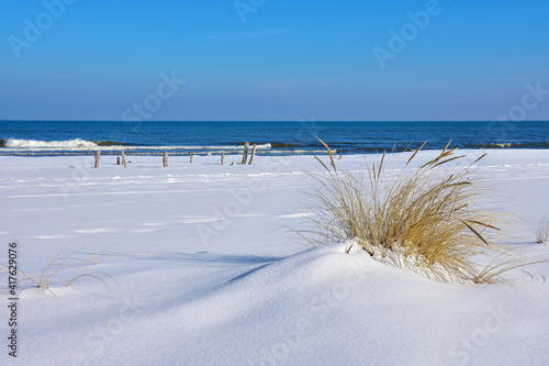 Fototapeta Naklejka Na Ścianę i Meble -  Snow on the beach and the Baltic Sea. Beautiful winter landscape 