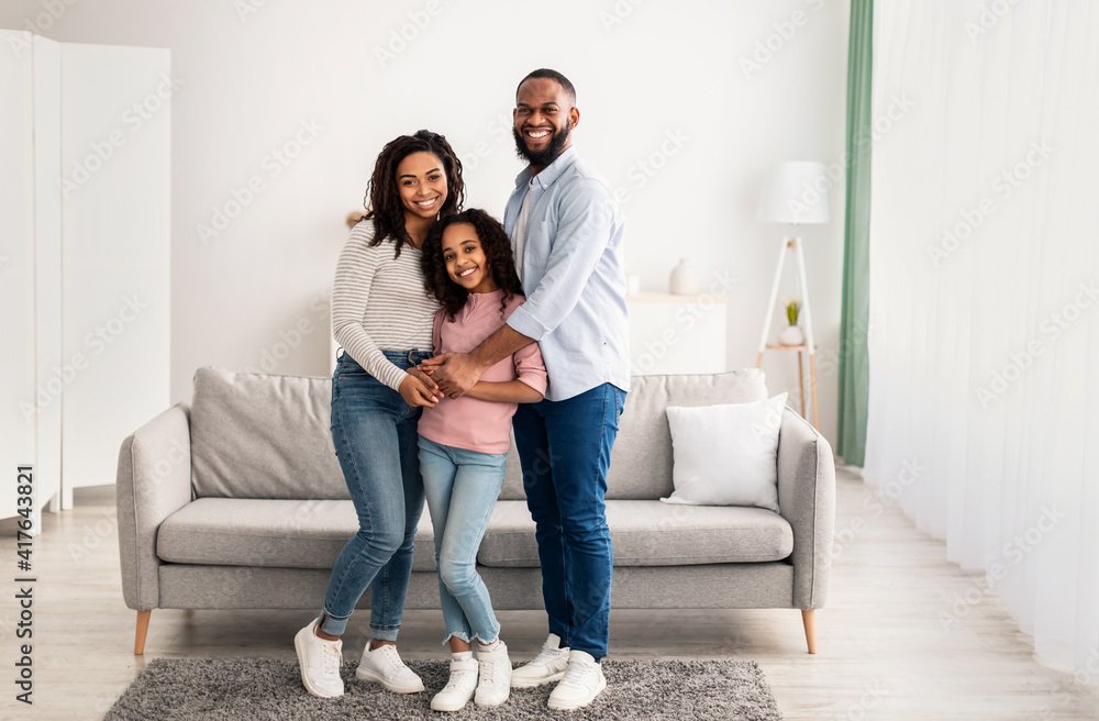Obraz premium Portrait of a happy black family smiling at home