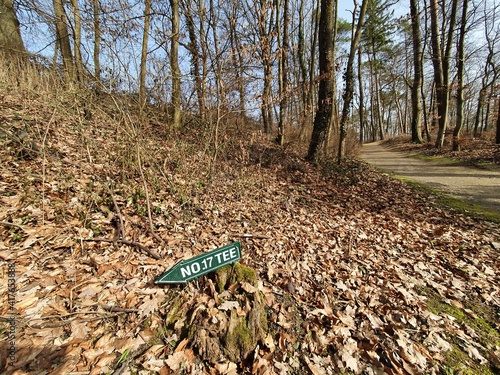 Golfsign in the forest