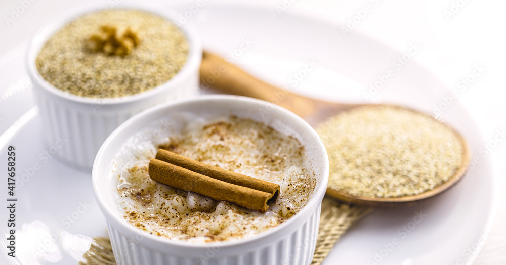 vegan quinoa, cinnamon and vanilla candy. Porridge without milk, free from lactose or gluten vegan quinoa, cinnamon and vanilla candy. Porridge without milk, free from lactose or gluten