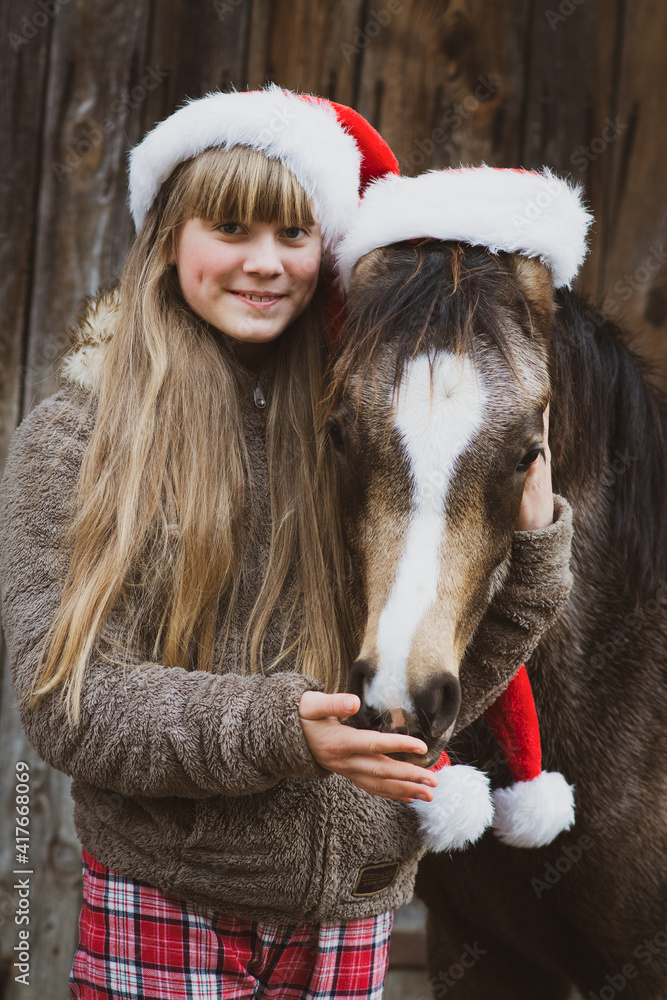 Mädchen mit Pferd/Fohlen/Pony Mädchen mit Pferd/Fohlen/Pony