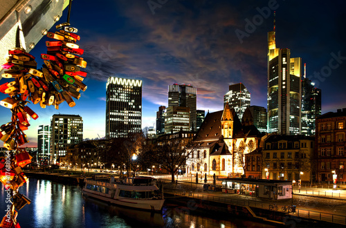 Frankfurt Main, Skyline und Liebesschlösser am Eisernen Steg photo