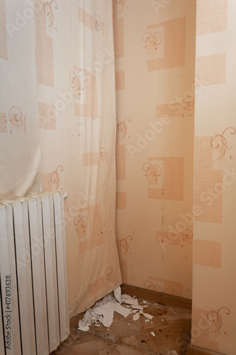 Scattered plaster. Renovation of apartments.