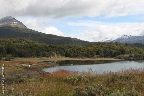 Paisaje, montaña y lago