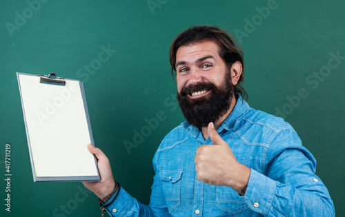 Tableau sur toile brutal unshaven guy university lecturer at chalkboard, success